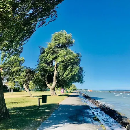 Balaton Beachside N2 *