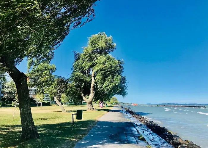 Balaton Beachside N2 *